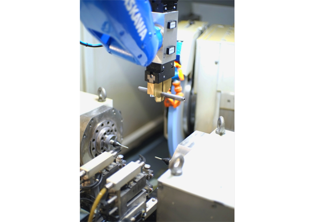 Foto Más eficacia en el proceso de esmerilado de una empresa fabricante de bombas industriales gracias a la automatización proporcionada por el robot MOTOMAN GP7 de Yaskawa.